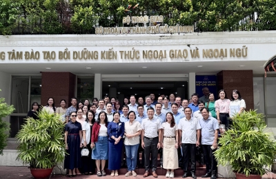 LỚP BỒI DƯỠNG KIẾN THỨC HỘI NHẬP QUỐC TẾ TRONG TÌNH HÌNH MỚI